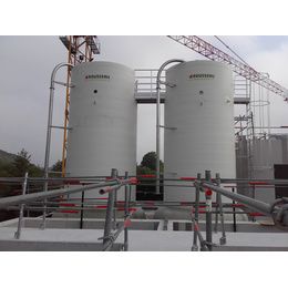 Silos en terrasse pour chaux